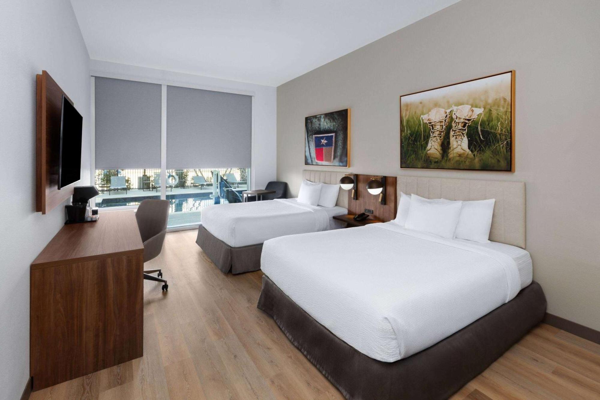 La Quinta Inn & Suites By Wyndham San Antonio At The Rim Ngoại thất bức ảnh