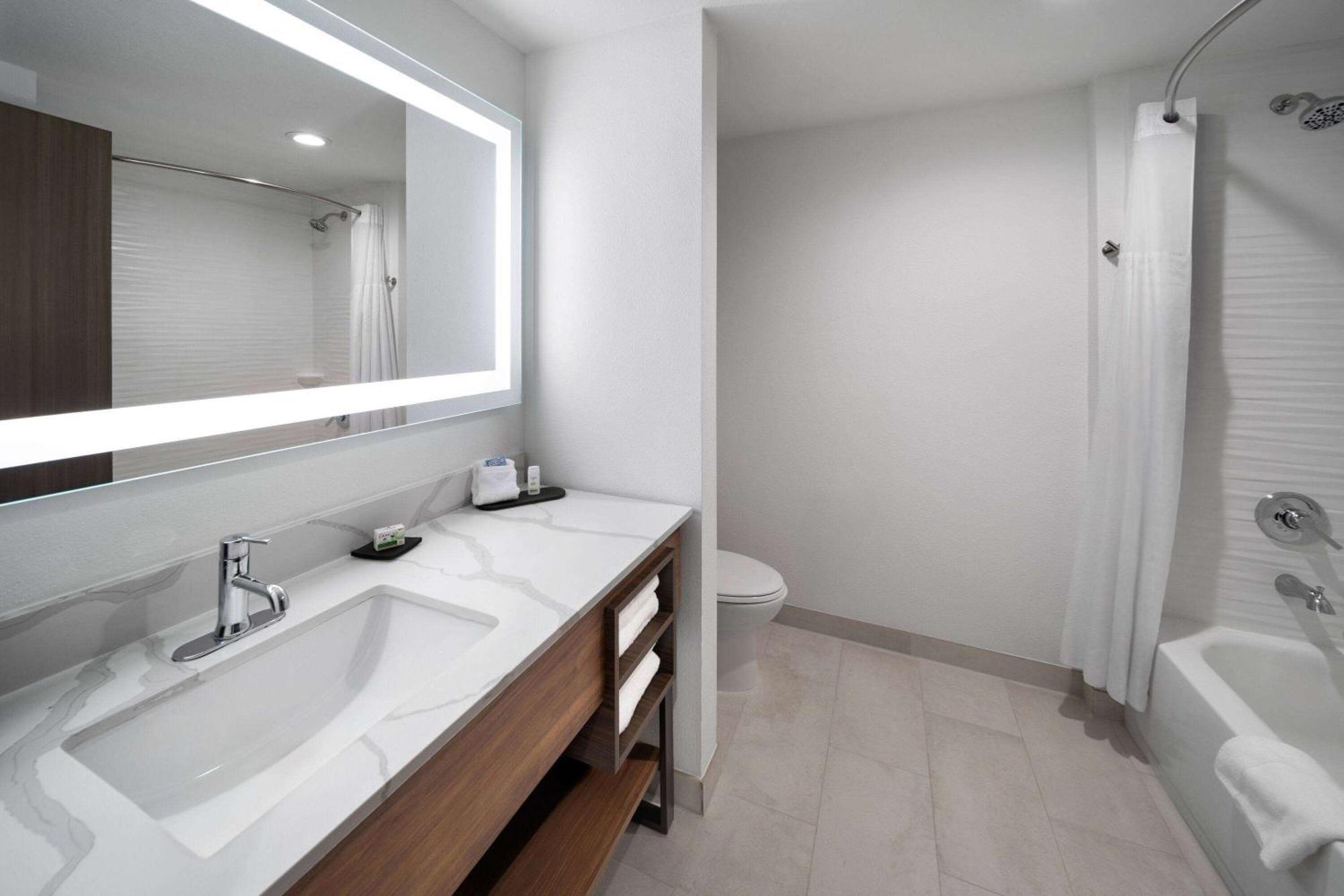 La Quinta Inn & Suites By Wyndham San Antonio At The Rim Ngoại thất bức ảnh