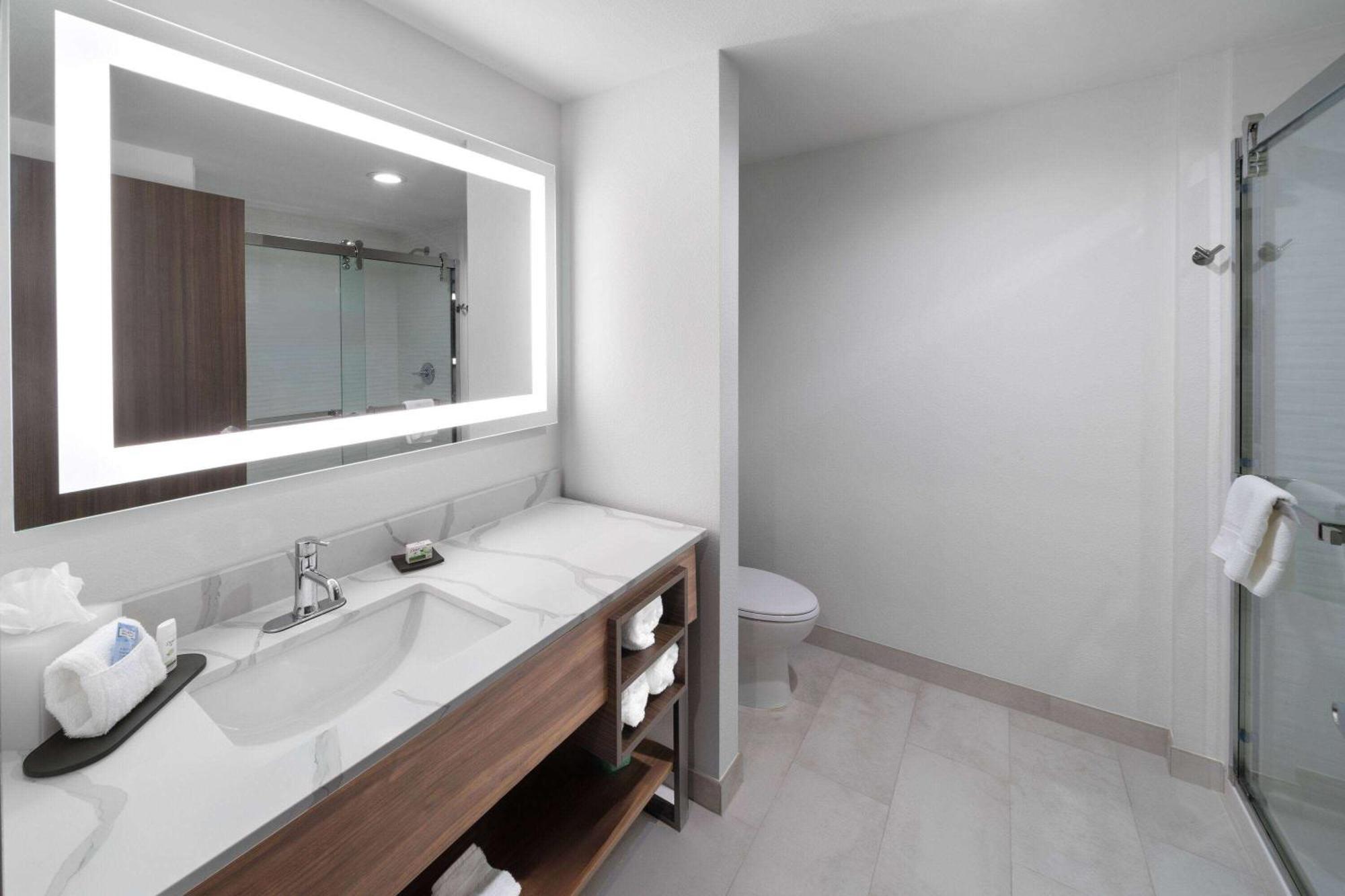La Quinta Inn & Suites By Wyndham San Antonio At The Rim Ngoại thất bức ảnh
