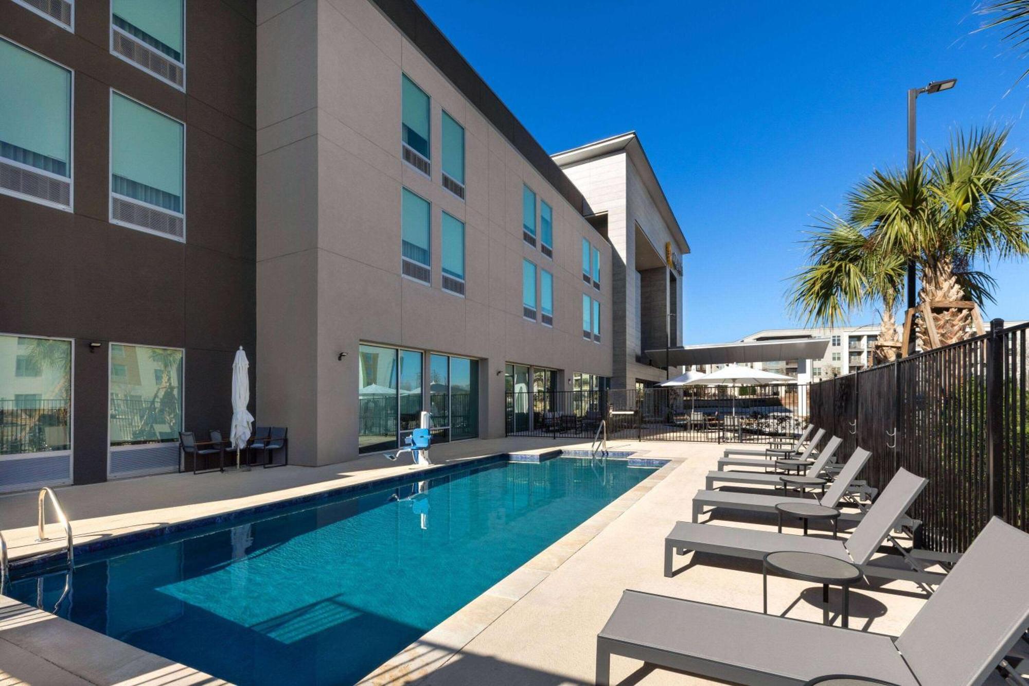 La Quinta Inn & Suites By Wyndham San Antonio At The Rim Ngoại thất bức ảnh
